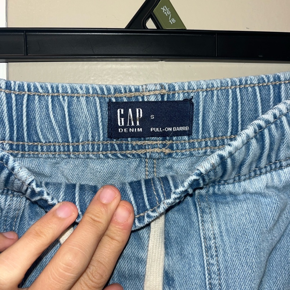 GAP Pull-On Barrel Jeans - Picture 6 of 8